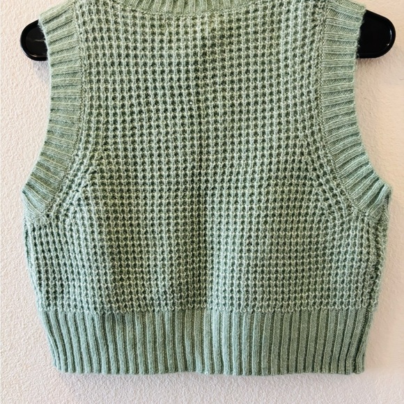 Jessica Simpson Green V-Neck Sweater - Picture 4 of 4